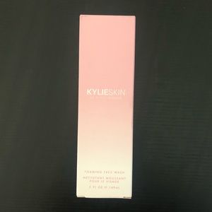 KYlee Cosmetics -foaming face wash🧼!